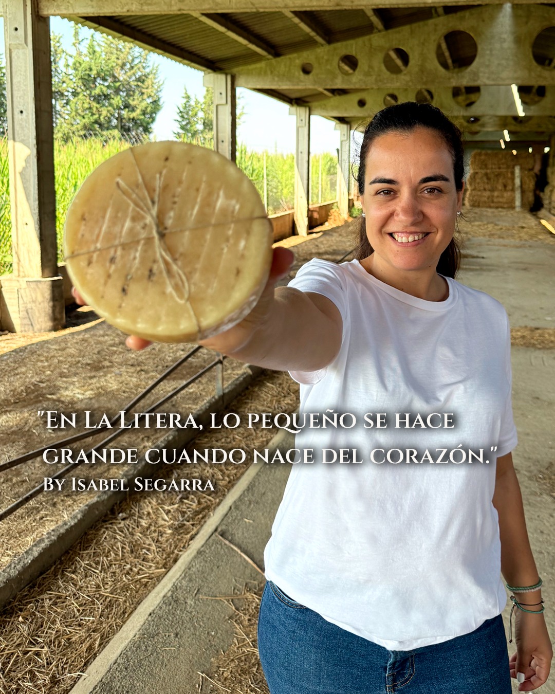 🥰 Son los gestos, el cuidado y la forma de hacer las cosas lo que marca la diferencia cada día💯.🌾 Aquí en La Litera, las personas que trabajan en la tierra nos enseñan que la autenticidad no se fabrica: se vive, se comparte y se transmite en cada detalle❤️.👉 Acompáñanos a descubrir las pequeñas grandes cosas que nos inspiran.#QuesoArtesano #SaboresDeLaLitera #DisfrutaElMomento #QuesoDeLaLitera #TiempoArtesano #SaborConHistoria #Altorricon #Huesca #queso #semicurado #quesodeoveja