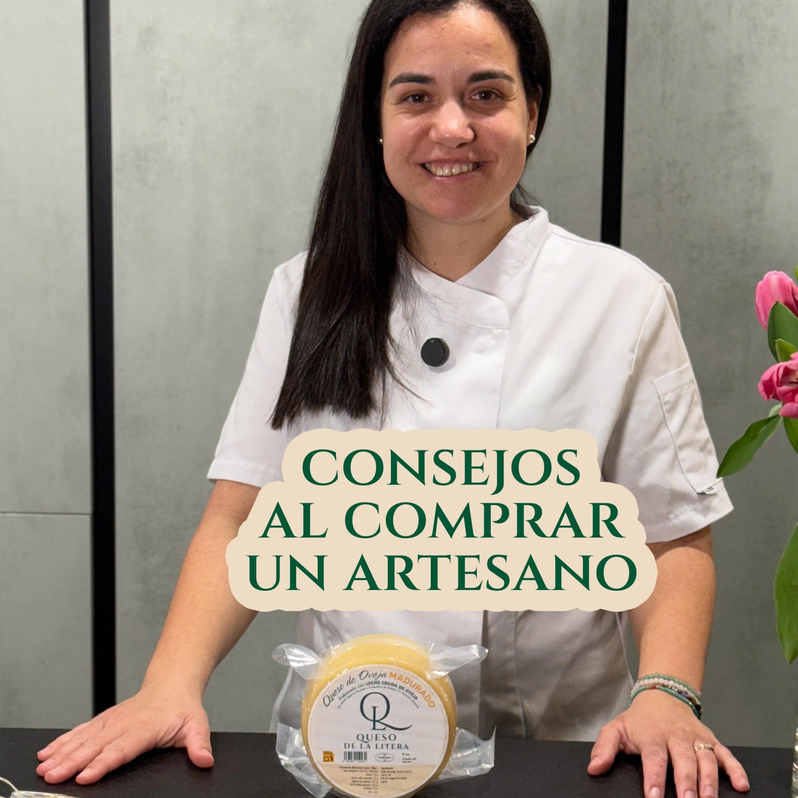 Que no te la den con queso 🧀 ¿Sabías que la palabra “artesano” es una de las más usadas (y maltratadas) en los mercados? No todo lo que parece rústico es de calidad.

Para que tu próxima compra sea un acierto seguro y apoyes de verdad a los productores reales, grábate estos 3 checks:

1️⃣ La voz de la experiencia: Si quien te lo vende no sabe hablarte de la leche o el proceso, sospecha.

2️⃣ La etiqueta no miente: Cuantos menos ingredientes, mejor. Leche, cuajo, fermentos y sal. Punto.

3️⃣ El código secreto: Busca el óvalo con las siglas “ES”. Es el DNI de la quesería real.

El queso artesano no es marketing, es oficio y tiempo. ⏳✨

#QuesodeLaLitera #QuesoArtesano #SaborRural